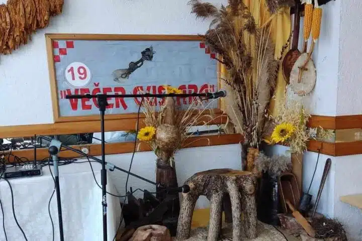 Posušje: Večer guslara, diplara i gangaša kod Žaera i ove godine protekla u lijepom ozračju