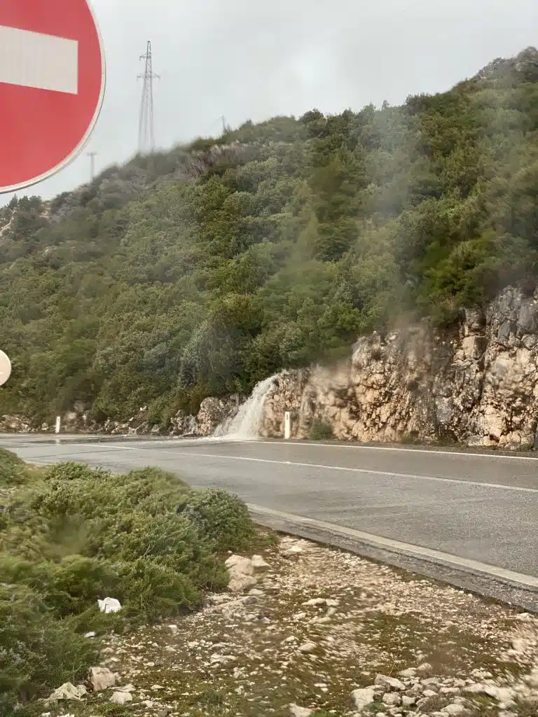 FOTO | Obilna kiša u Neumu uzrokovala poplave