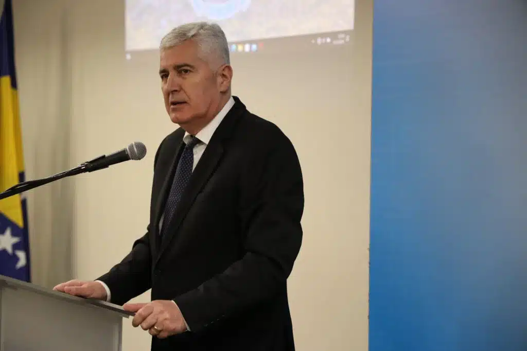 Dr. Dragan Čović na proslavi Dana grada Ljubuškog: Postoji samo jedna politika za Hrvate u BiH, preko Zagreba, Bruxellesa do Washingtona. Ni jedna druga, neka ostane zapisano.