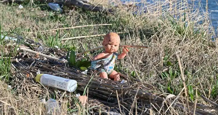 Ogromno onečišćenje. Neretva na obale nanijela hrpu smeća. Znaju se i krivci