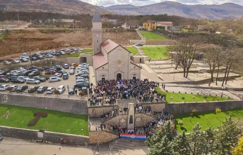 FOTO/VIDEO: Biskup Željko Majić predvodio misno slavlje u Drinovcima