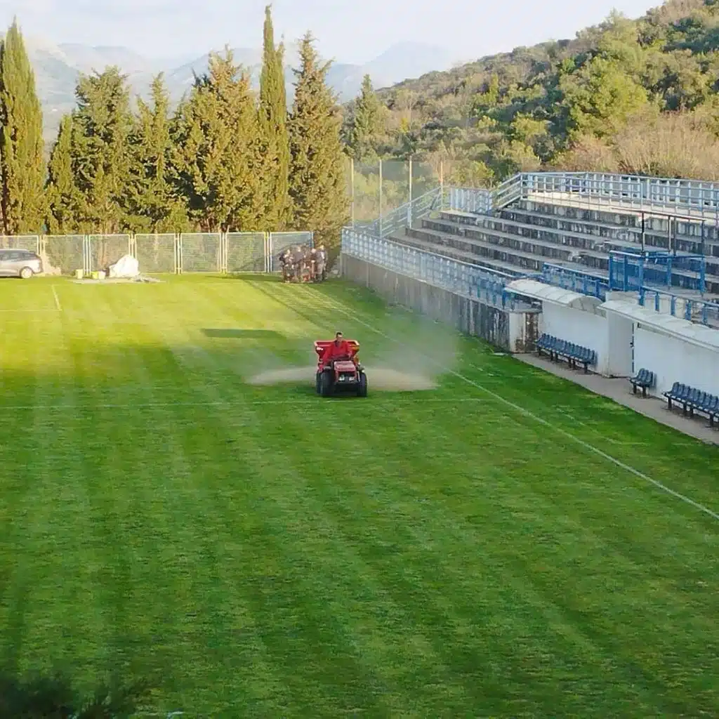 FOTO| Započela rekonstrukcija travnjaka na Meterizu