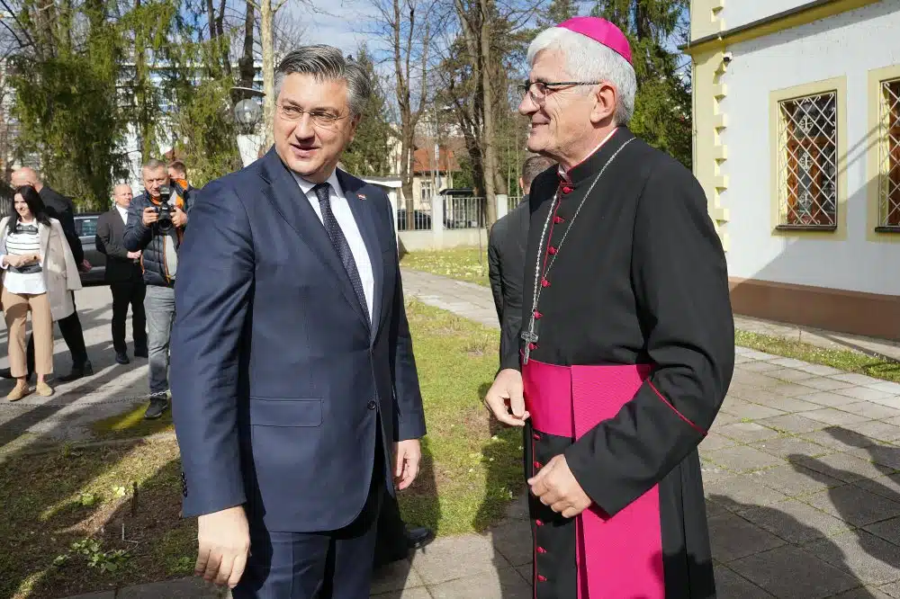 Da li znate da Livno ima jednog,T.Grad tri a Hrvati BiH šesnaest biskupa
