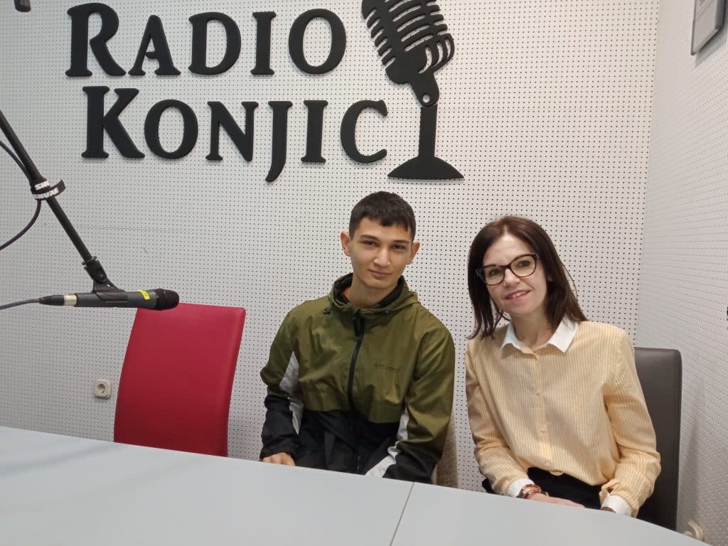 Dino Ahmetović: Poliglota iz Čelebića Dino Ahmetović: Poliglota iz Čelebića