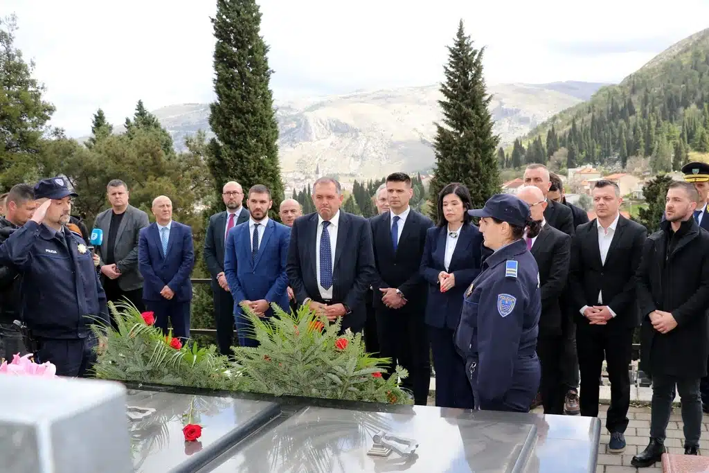 FOTO | Visoko izaslanstvo HNŽ-a odalo počast Jozi Leutaru