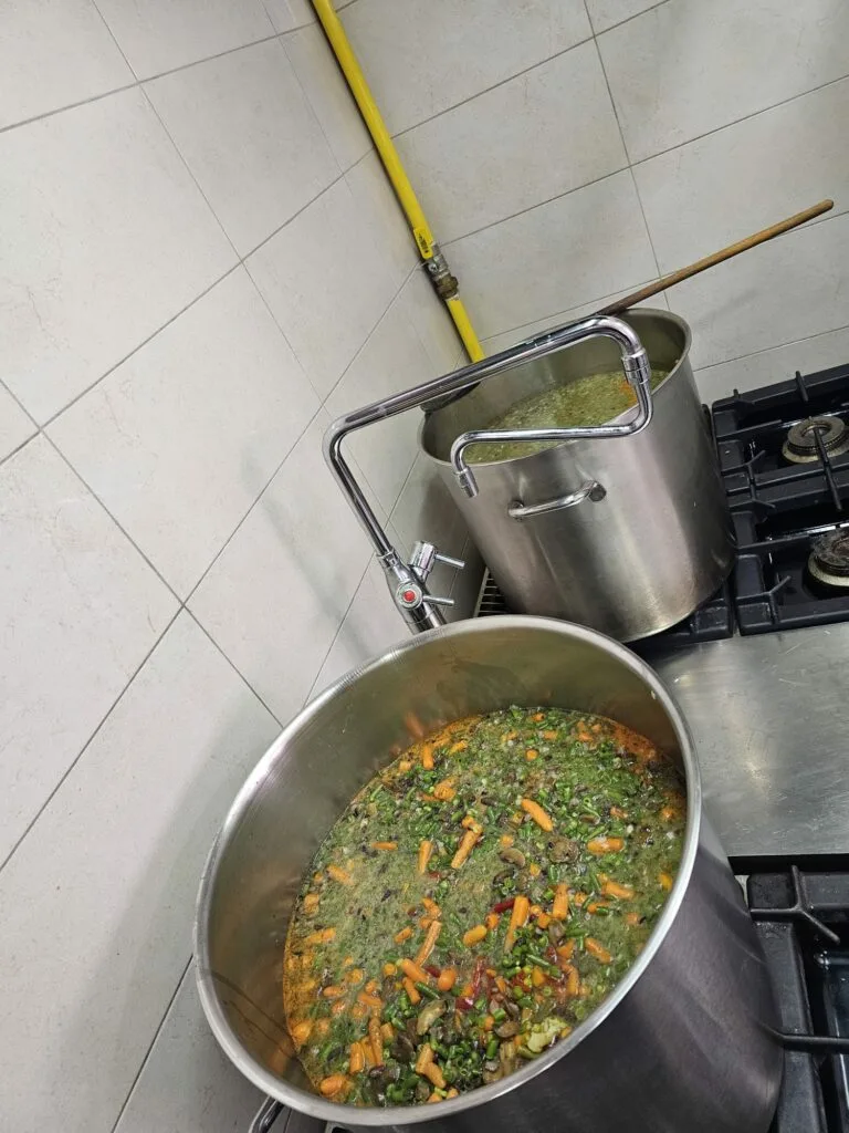 Korisnicima centra za Socijalni rad Ljubuški danas paketi pomoći, korisnicima pučke kuhinje tradicionalni ručak za Uskrs uz obojene pisanice