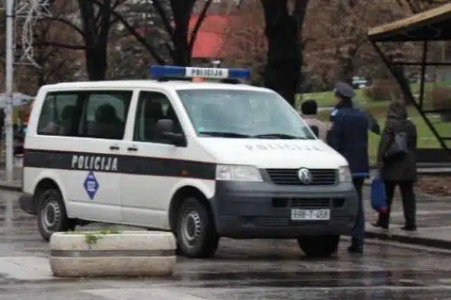 MUP se oglasio o napadu navijača na policajce: Uhićeno šest osoba, pronađena dva vozila |