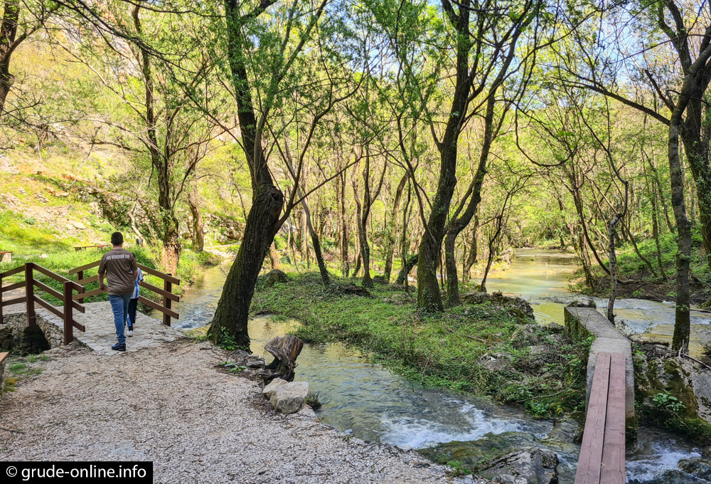 FOTO: Veliki broj posjetitelja u Avanturističkom parku Peć Mlini