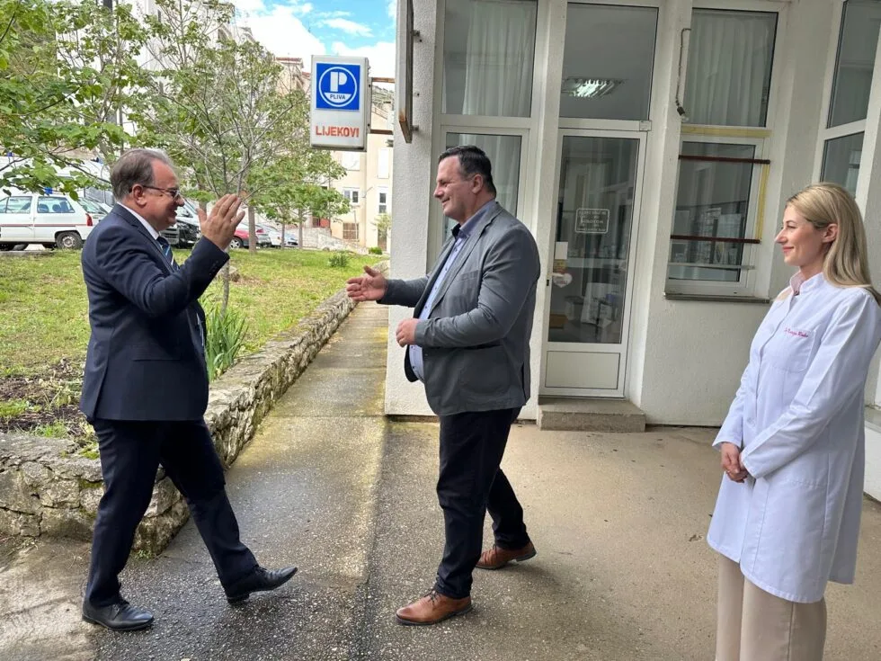 Načelnik Jurković ugostio premijera Federacije BiH Nermina Nikšića, zajedno posjetili Dom zdravlja