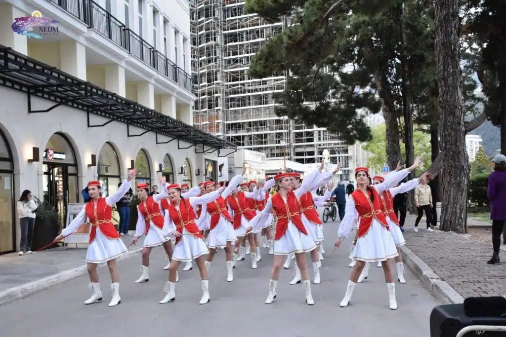 VIDEO NAJAVA| Svečani defile Neumskih mažoretkinja