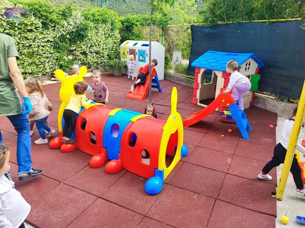 FOTO: Obnovljena dječja igrališta i donirana sportska oprema za škole u Neumu