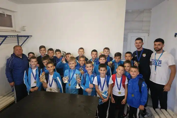 Mladi nogometaši HŠK Posušje osvojili turnir u Grudama