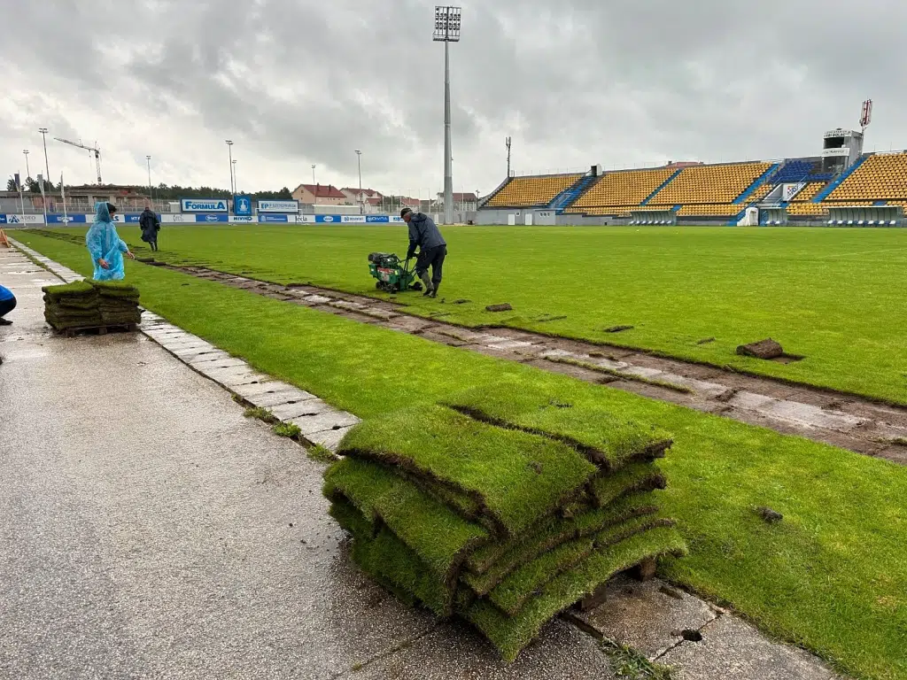 Počeli radovi na premještanju travnjaka stadiona Mokri Dolac!