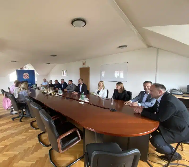 Predstavnici Svjetske banke iz oblasti zdravstva posjetili federalnog ministra zdravstva Rimca u HBŽ-u danas