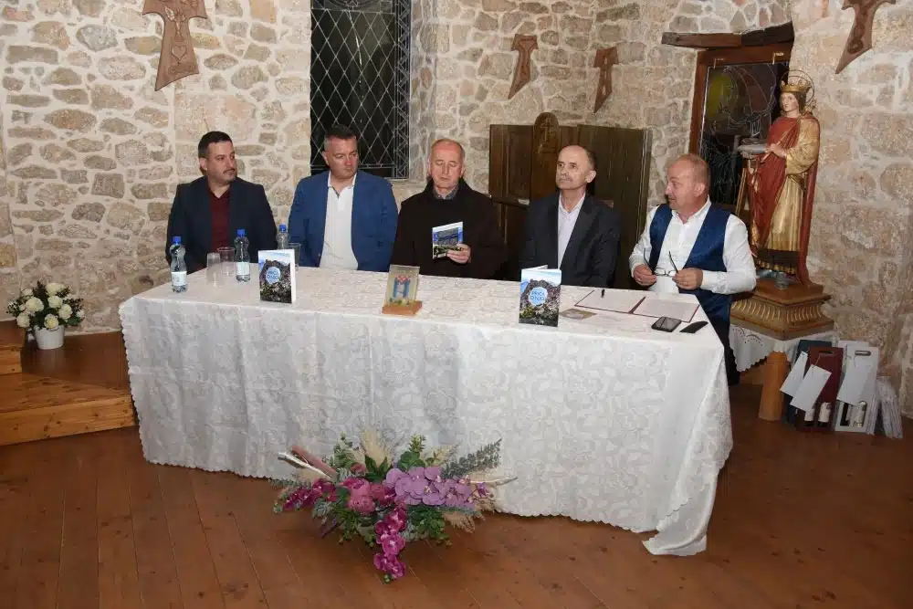 Svibanjske svečanosti: Predstavljena knjiga „Priča o njoj“
