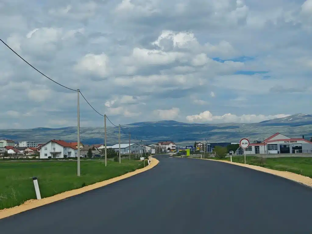 Vlada FBiH: Za poboljšanje cestovne infrastrukture i sigurnosti u prometu odobreno 22 milijuna KM