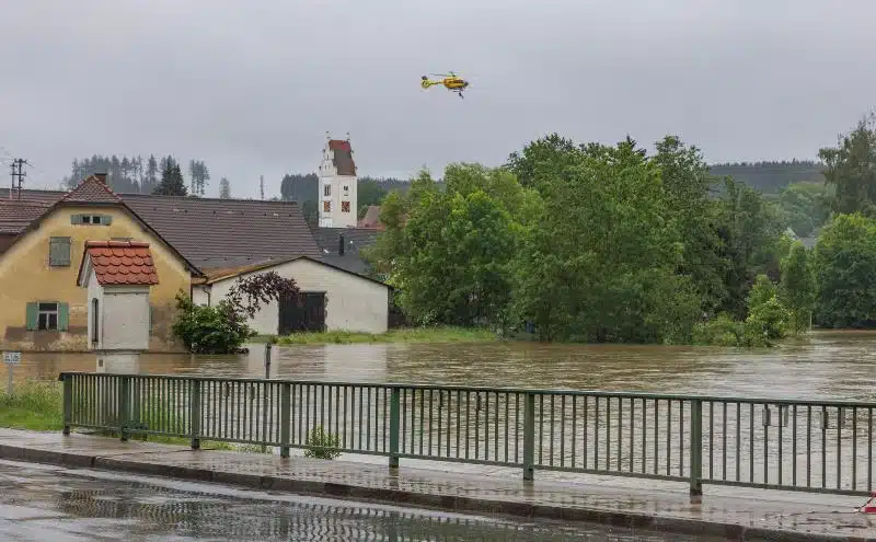 FOTO/ Nered u Njemačkoj: Poplave uslijed olujnog vremena, evakuacija helikopterima!