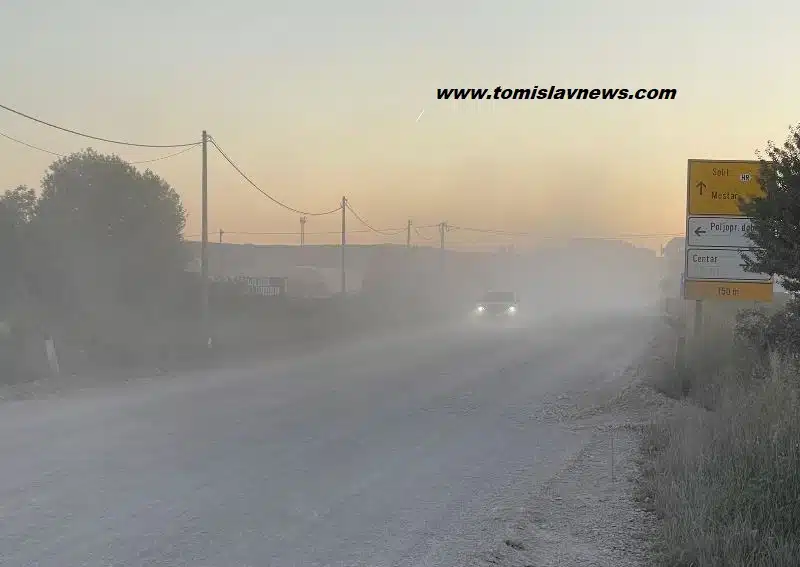 FOTO/VIDEO: Prašina se širi večeras oko Tomislavgrada, kako na obilaznici tako i u gradu i polju