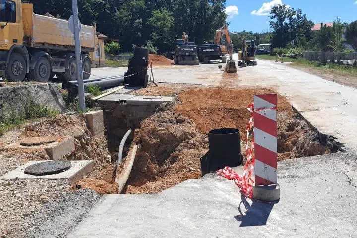 Posušje: Počela izgradnja novih 266 metara kolektora u Zagrebačkoj ulici, važi posebna regulacija saobraćaja