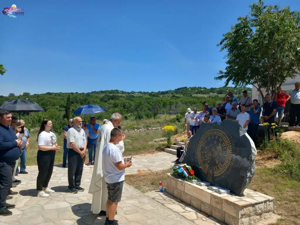 FOTO: Na Lastvi tradicionalno održana sveta Misa za Raguže i njihove srodnike