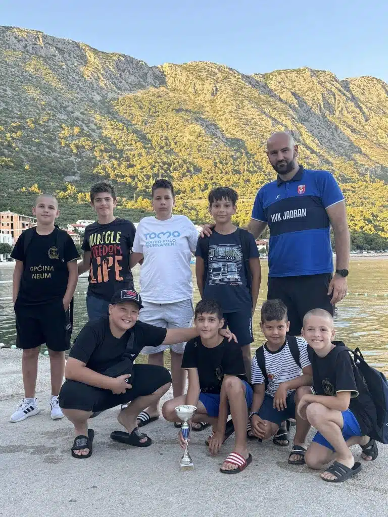 Mladi vaterpolisti HVK Jadran osvojili prvi pehar u Neumu!