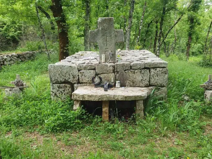 Najava: Sveta misa na grobu biskupa Ugrinovića na Stupima kod Posuškog Graca