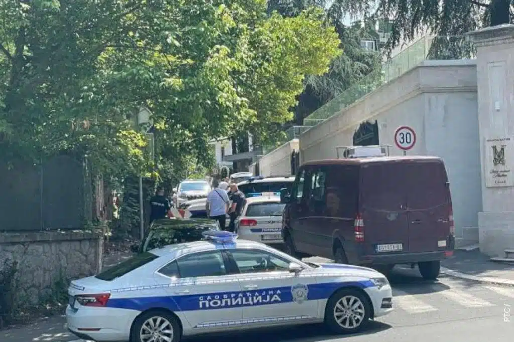 Užas u Beogradu: Pogodio pripadnika žandarmerije samostrelom ispred izraelskog veleposlanstva, a on ga ubio.