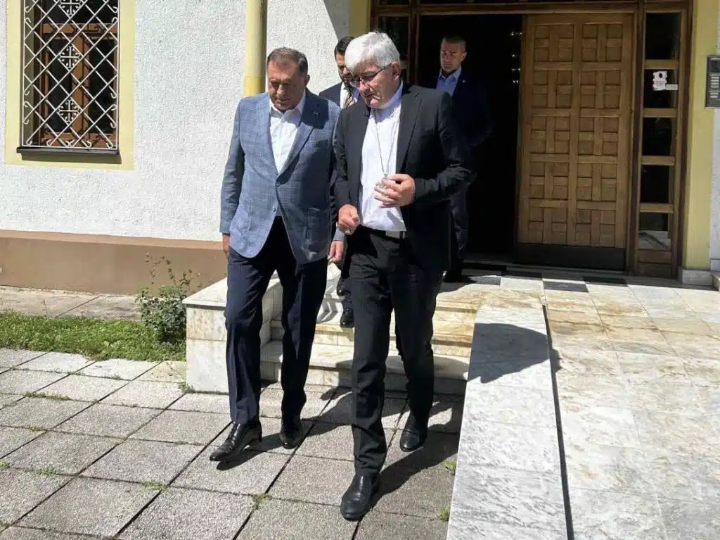 Dodik najavio podršku više projekata i povrat imovine Katoličkoj crkvi u Banjoj Luci na sastanku s biskupom Majićem.