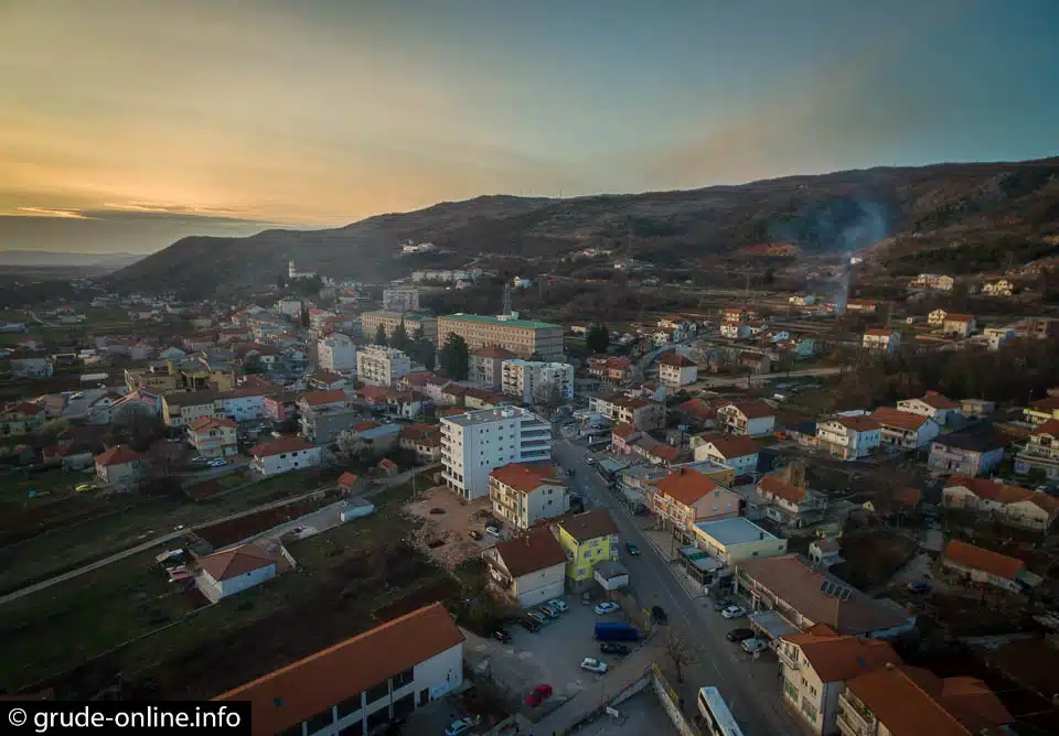 Na prodaju montažna zgrada u Grudama