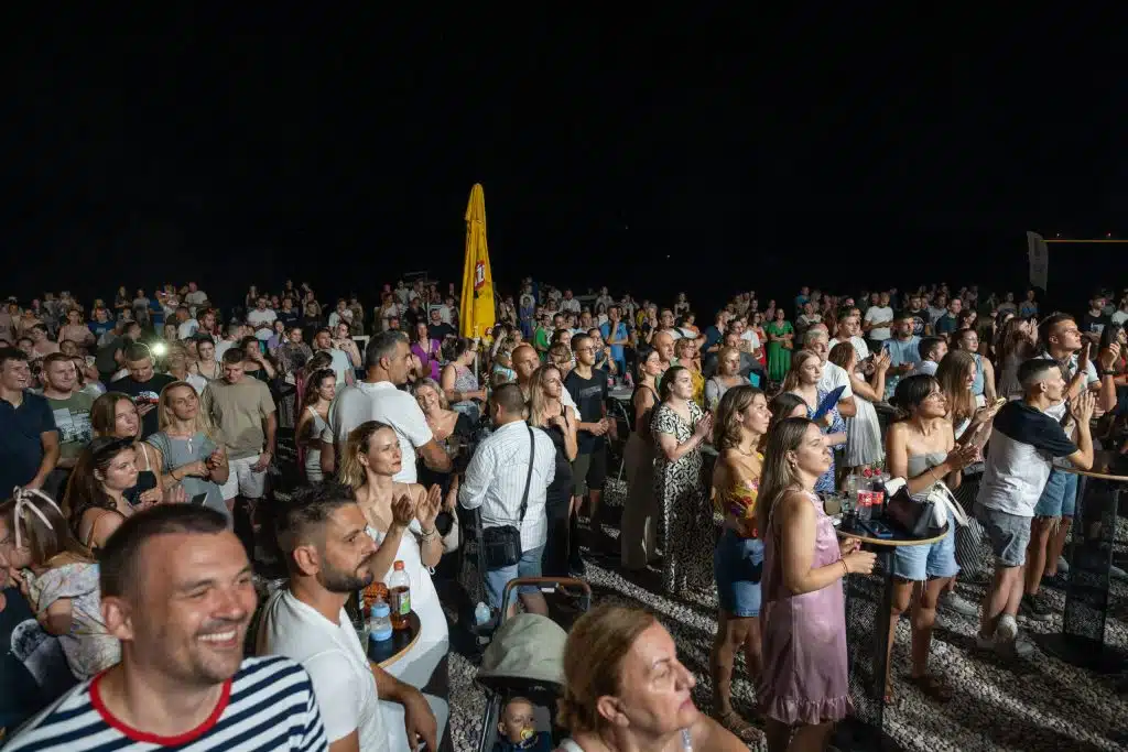 Dalmatino oduševio Neum: Proslava 30. rođendana HVK Jadrana s hitovima generacija