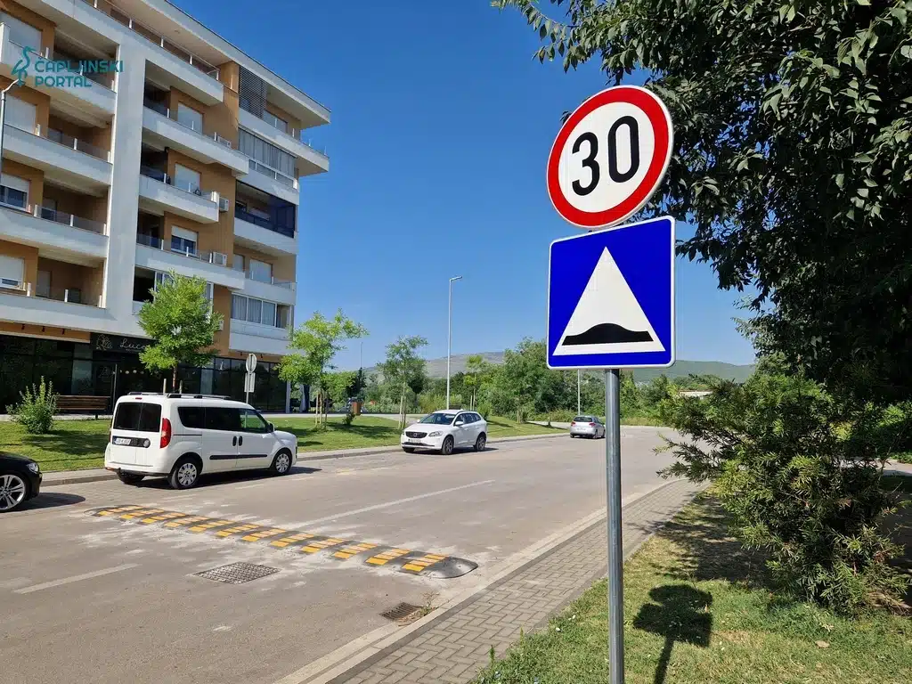 FOTO | Postavljeni ležeći policajci u Pelinama nakon našeg izvještavanja