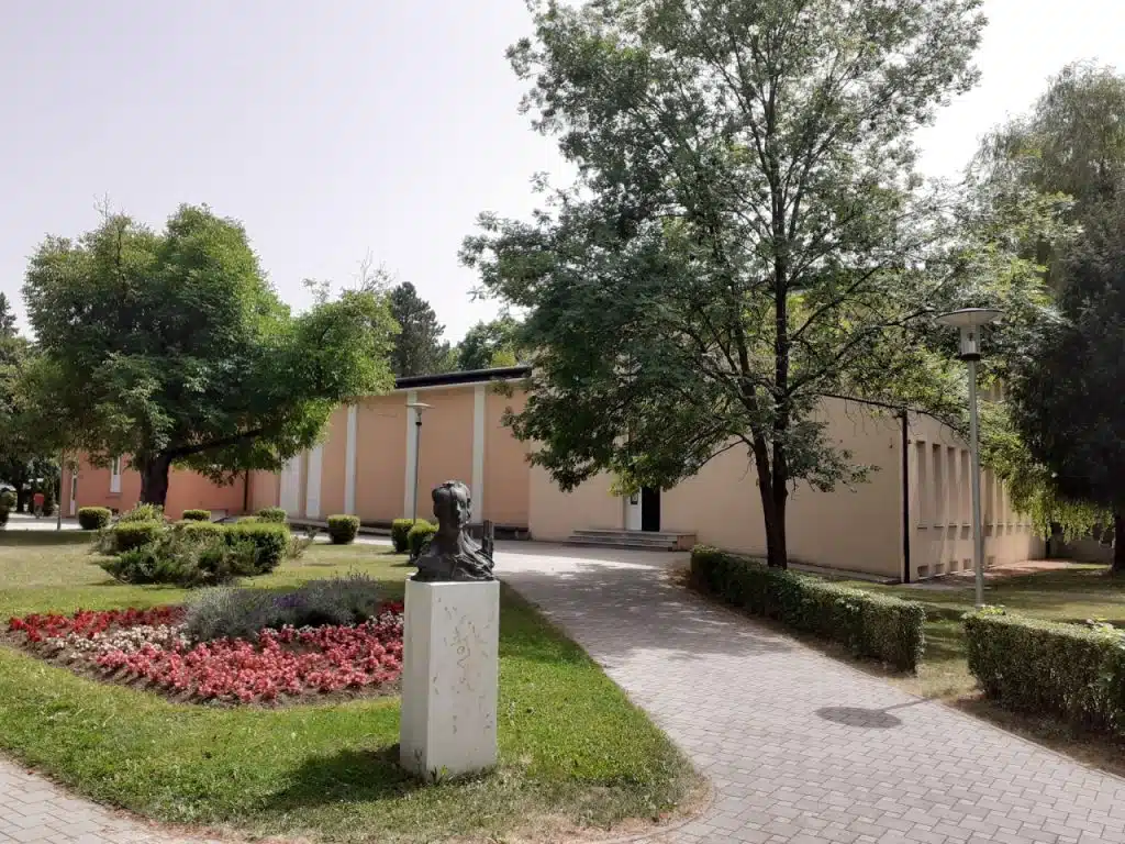 JAVNI POZIV ZA IZBOR I IMENOVANJE RAVNATELJA NARODNOG SVEUČILIŠTA LIVNO