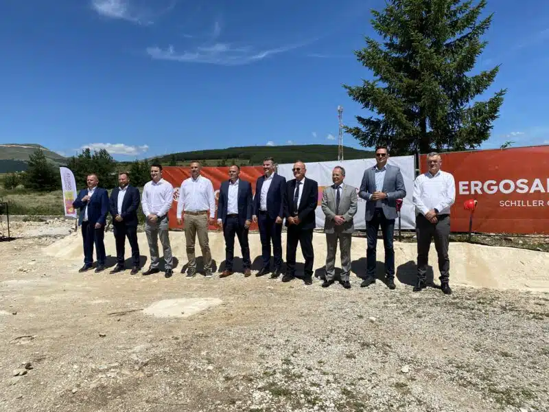Predsjednik Vlade Hercegbosanske županije Ivan Vukadin danas u Tomislavgradu na svečanosti polaganja kamena temeljca za izgradnju proizvodnog pogona švicarske grupacije Schiller