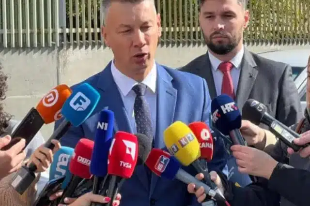 Ministrovo vozilo napadnuto u Sarajevu |