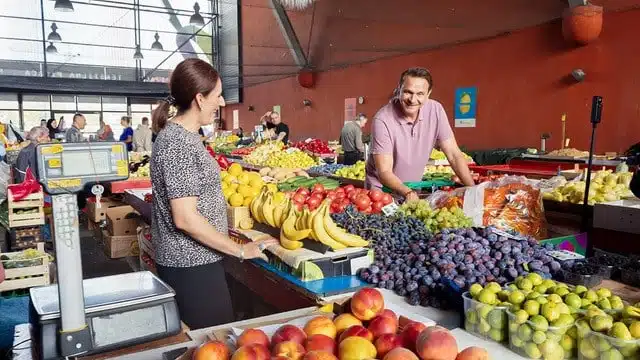 Kako je poznati glumac pokupovao svu robu sa štanda za samo pet minuta