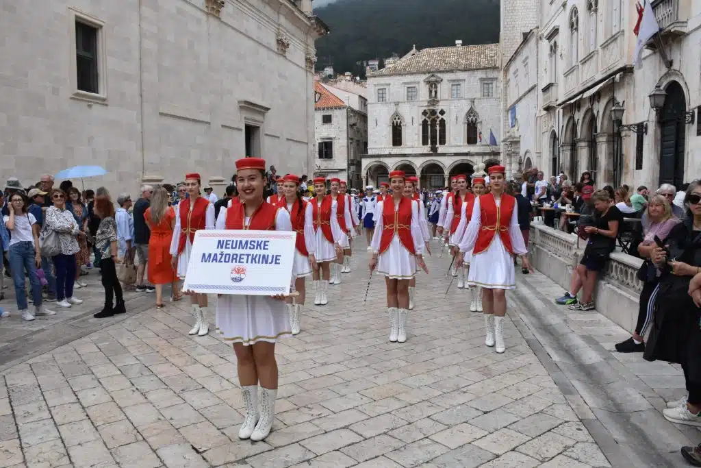 Pridruži se Neumskim mažoretkinjama: Postani dio Paganini tima