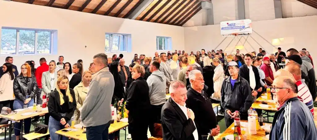Na predizbornom skupu u Strupniću okupilo se više od 200 mještana, simpatizera i prijatelja HDZ-a 1990.
