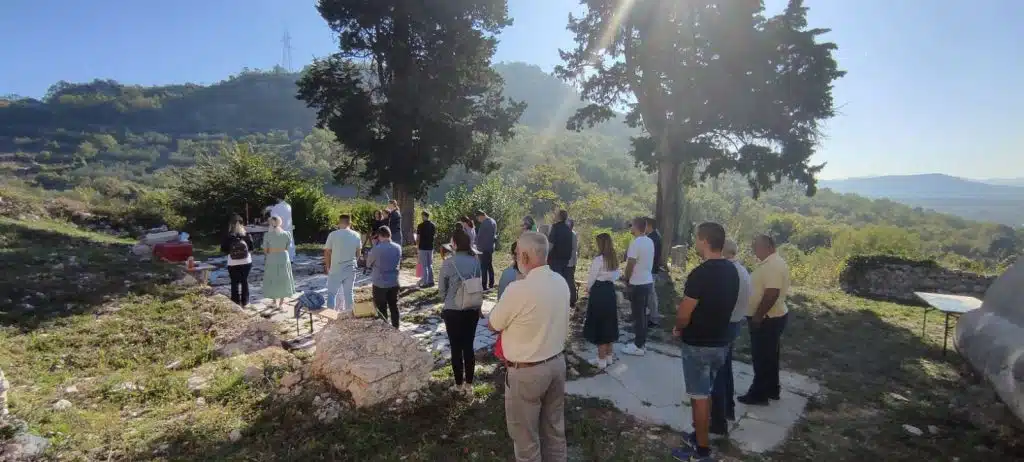 Najava Svete liturgije na temeljima hrama Sv. Arhangela Mihaila u Ljubuškom 6.10.