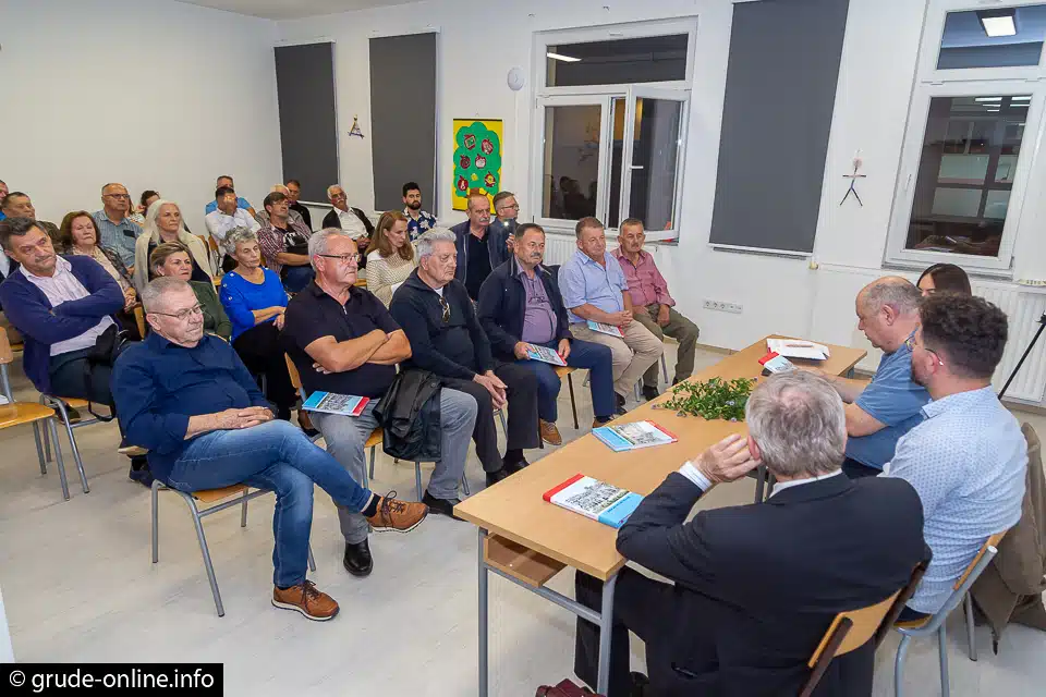 FOTO: Knjiga „Ganga – osebujno pučko pivanje“ predstavljena u Grudama