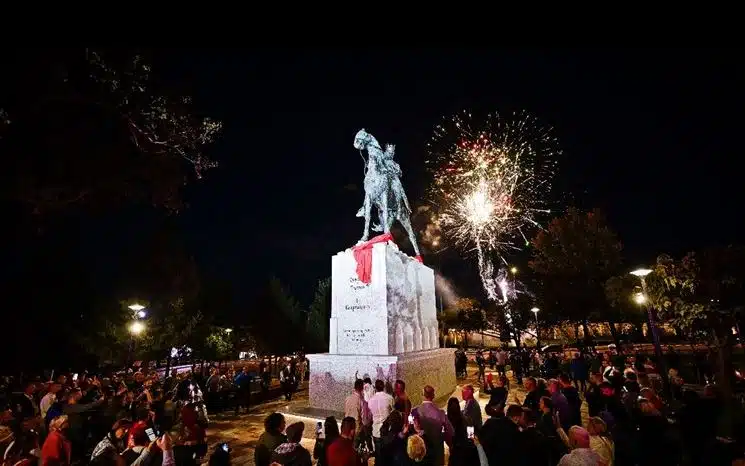 Postavili spomenik kralju Tvrtku Kotromaniću u Banjoj Luci i proglasili ga Srbinom!