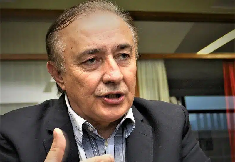 Slavo Kukić je preminuo.