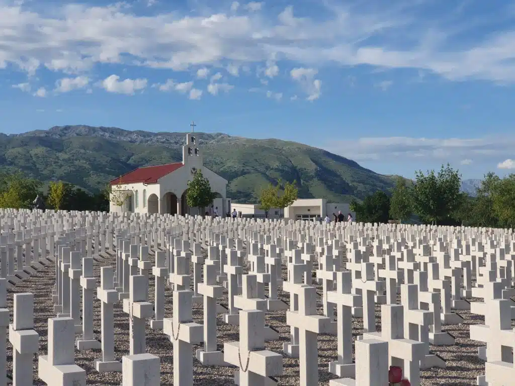 Treća faza podizanja križeva za duvanjske žrtve Drugog svjetskog rata i poraća na Groblju mira u listopadu