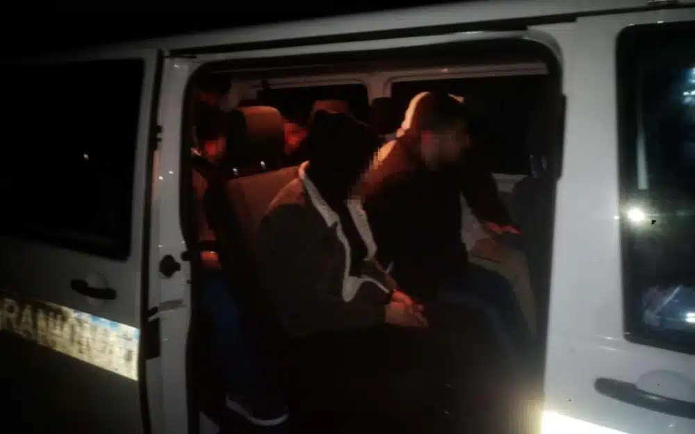 Zaustavljeno krijumčarenje migranata u Posušju, vozač pokušao pobjeći od policije