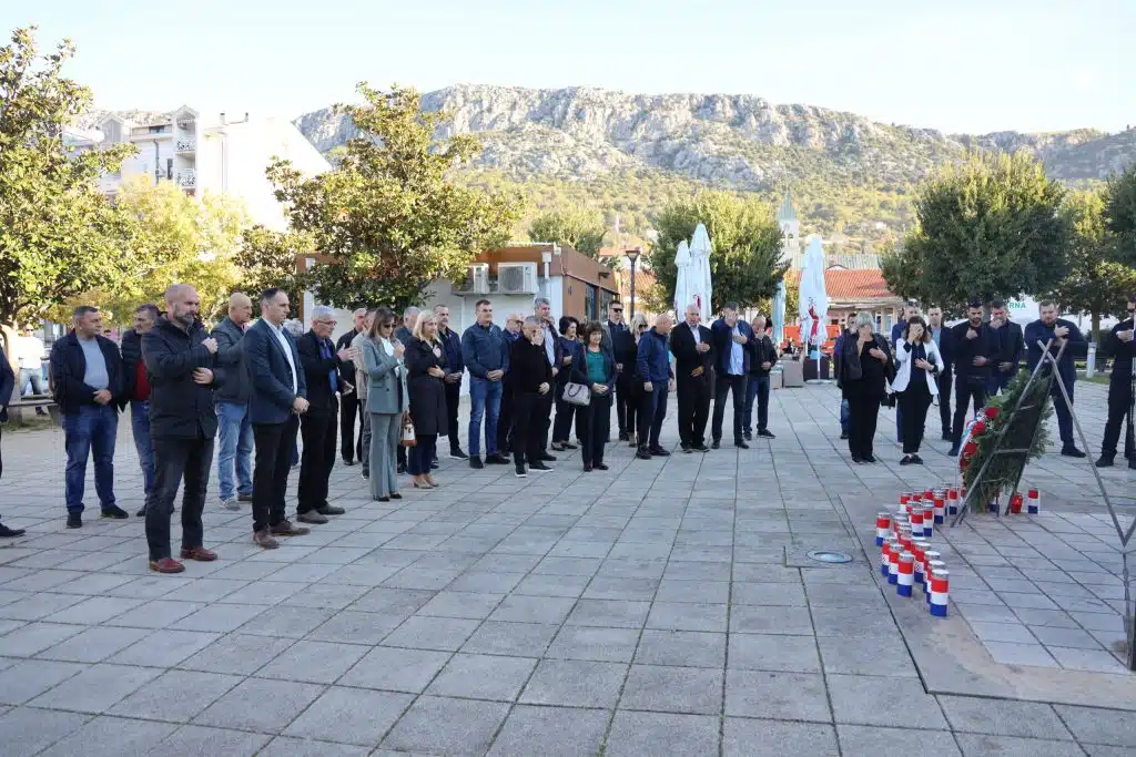 Poštovanje prema preminulim braniteljima povodom blagdana Svih svetih i Dušnog dana u Ljubuškom