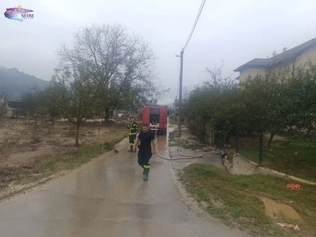 FOTO: Vatrogasci iz Neuma pružili pomoć kolegama u Buturović polju