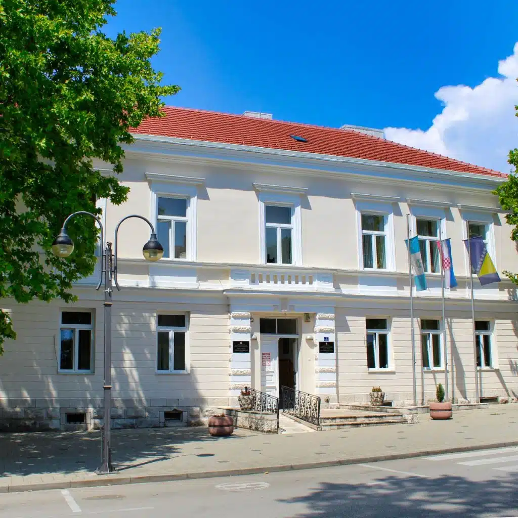 Javni poziv za dodjelu jednokratnih finansijskih podrški brucošima Grada Ljubuškog za akademsku 2024./2025. godinu
