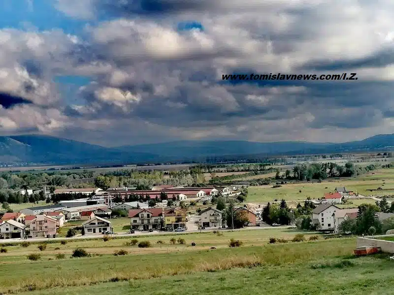 Lijepo oblačno i toplo jutro iz Tomislavgrada!