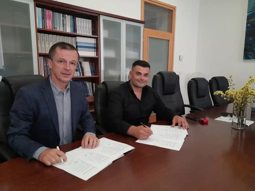 U OŠ Fra Lovro Karaula u Livnu potpisan ugovor o adaptaciji prostorija za Centar izvrsnosti