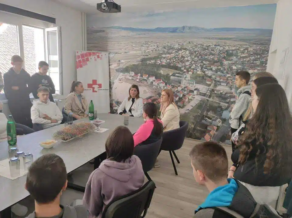 Posjet učenika IX. razreda Osnovne škole Stjepana Radića Prisoje Domu zdravlja Tomislavgrad