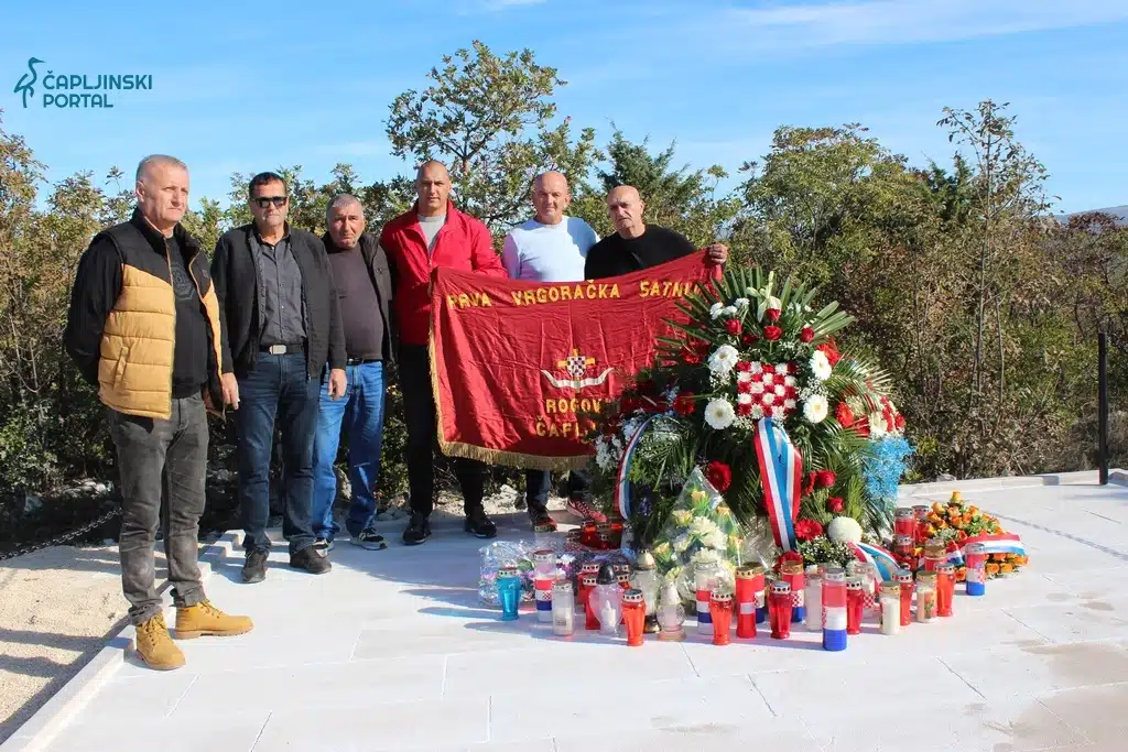 FOTO | Sjećanje na hrvatske vitezove: Obilježena 32. obljetnica stradanja Boška Previšića i Pere Dalmatina